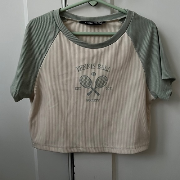 Reason for selling: gifted by a friend but ended up being too small - Picture 1 of 2